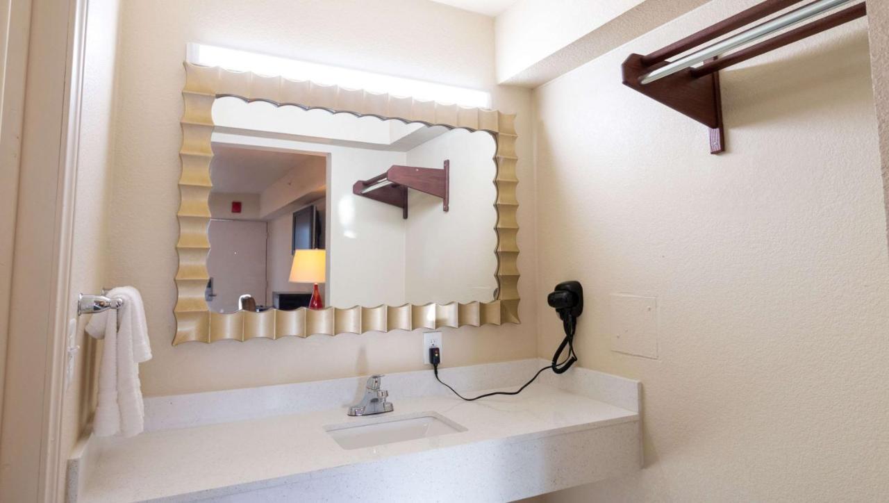 Magnuson Extended Stay And Suites Airport Hotel Irving Ngoại thất bức ảnh