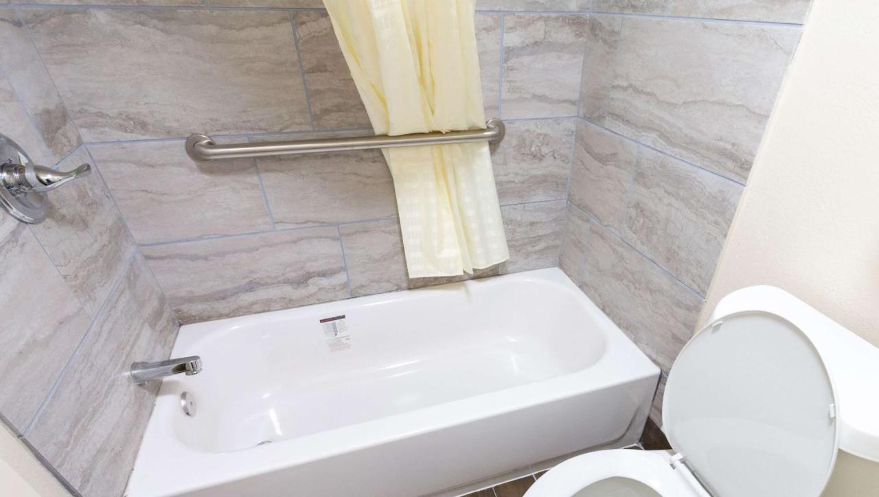 Magnuson Extended Stay And Suites Airport Hotel Irving Ngoại thất bức ảnh